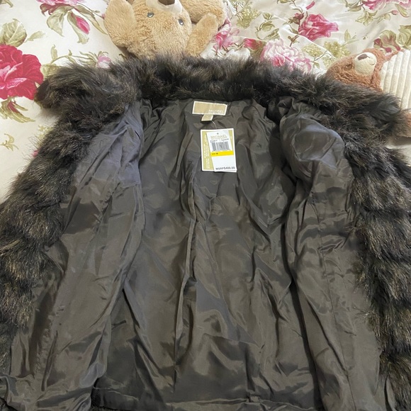 Michael Kors faux fur BEAUTIFUL jacket. - Picture 8 of 8